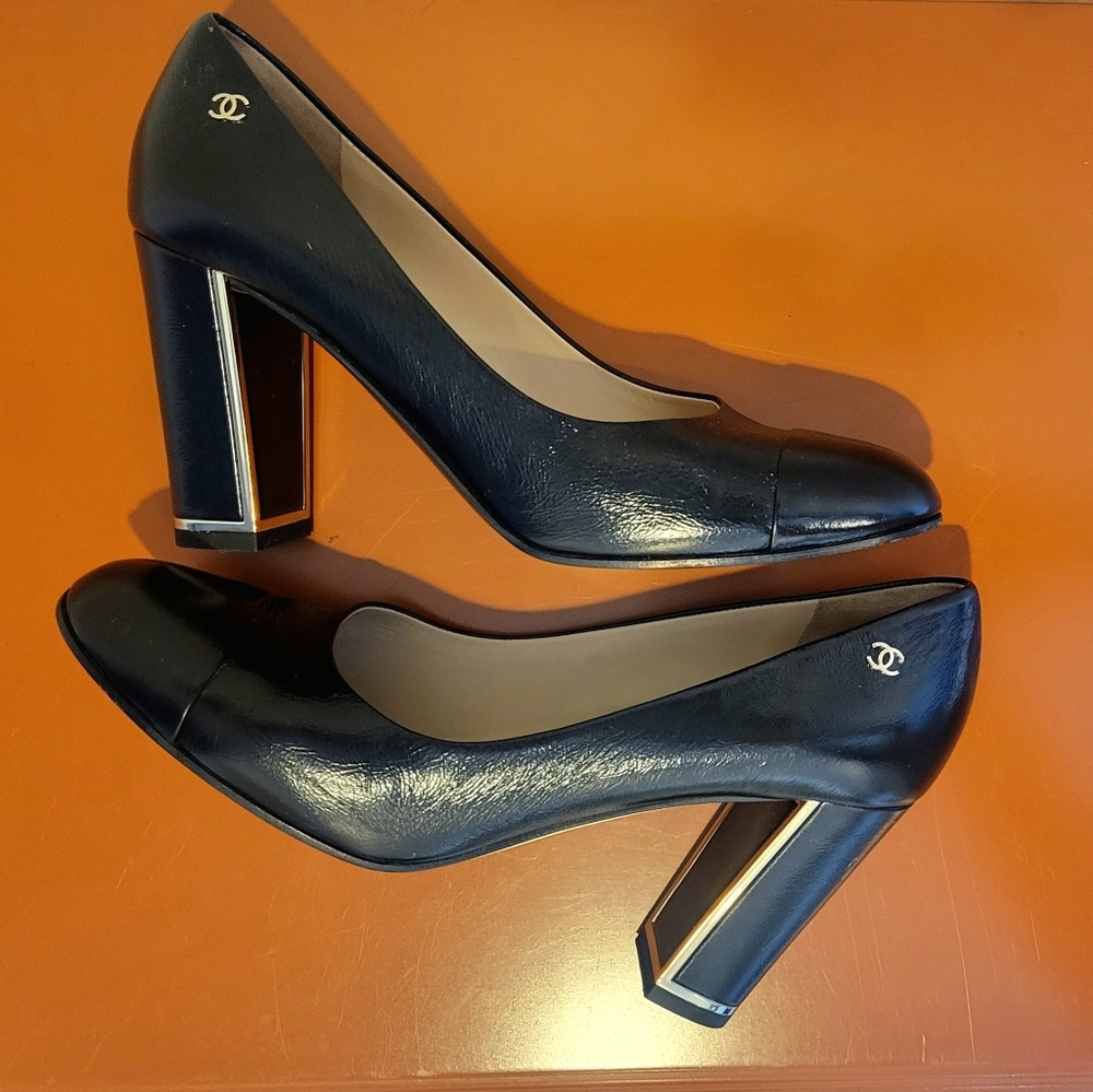 Authentic CHANEL PUMPS Black Leather Size 39.5 - Picture 3 of 8